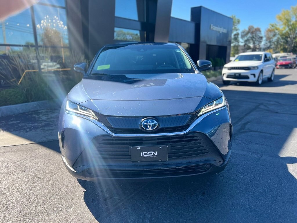 2024 Toyota Venza LE photo 2