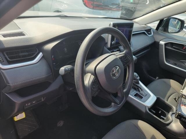 2024 Toyota Highlander LE photo 3