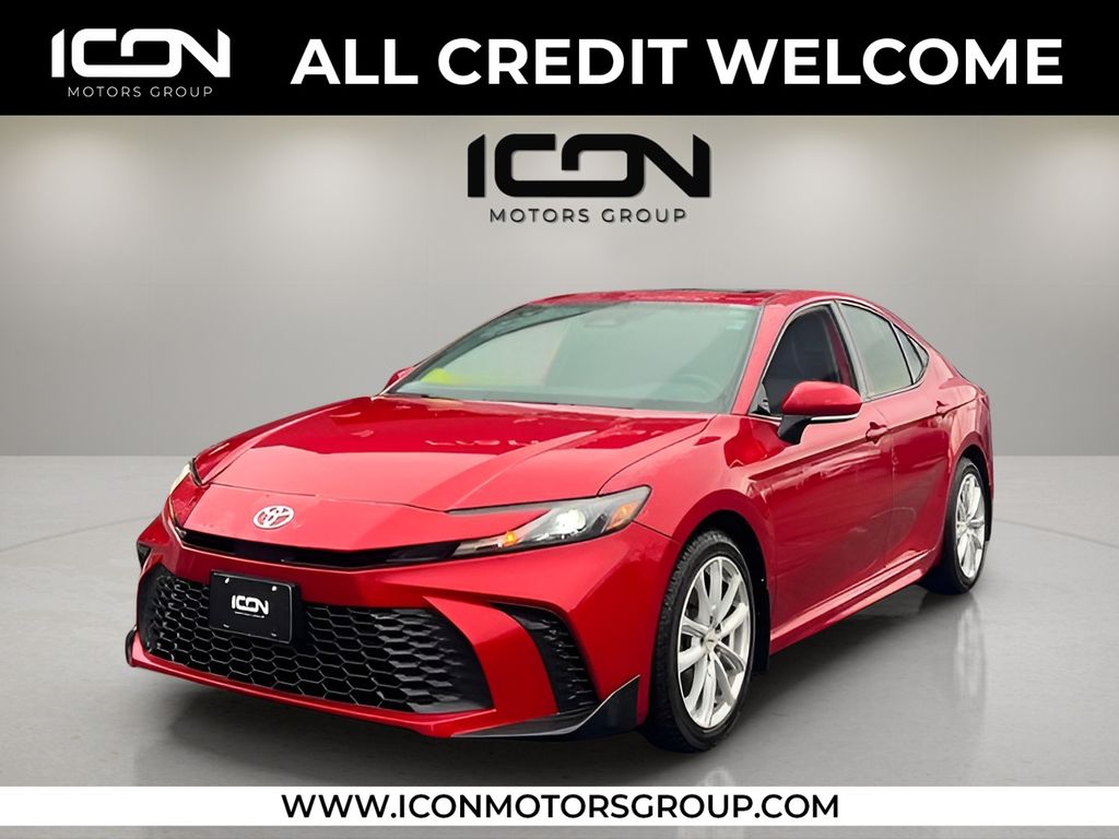 2025 Toyota Camry SE's photo