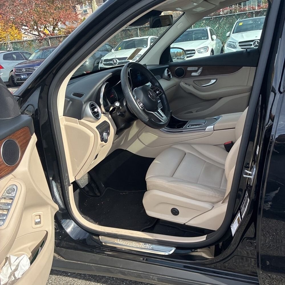 2022 Mercedes Benz GLC 300 4MATIC photo 2