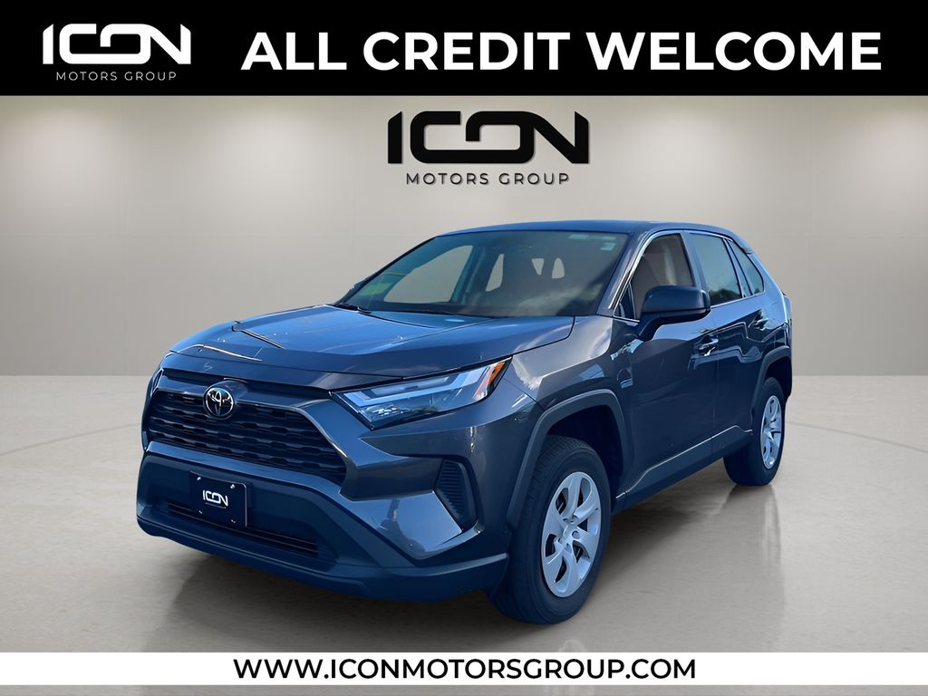 2024 Toyota RAV4 LE's photo