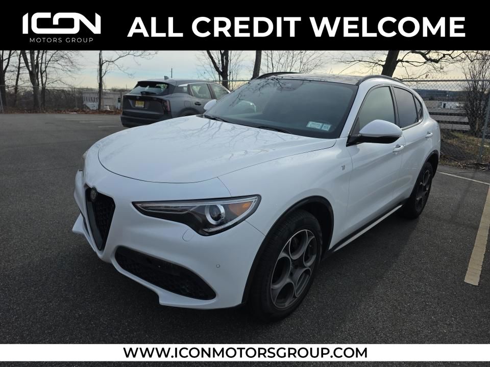 2023 Alfa Romeo Stelvio Ti's photo