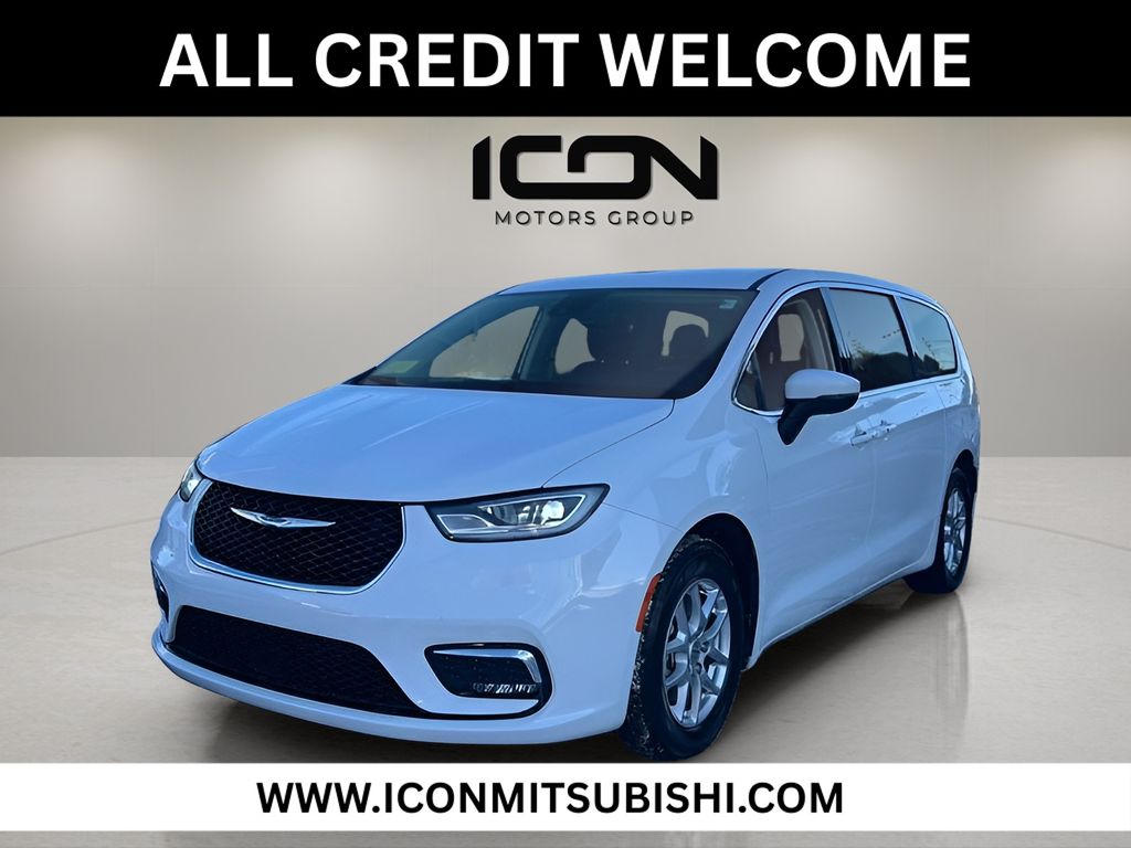 2023 Chrysler Pacifica Touring L's photo