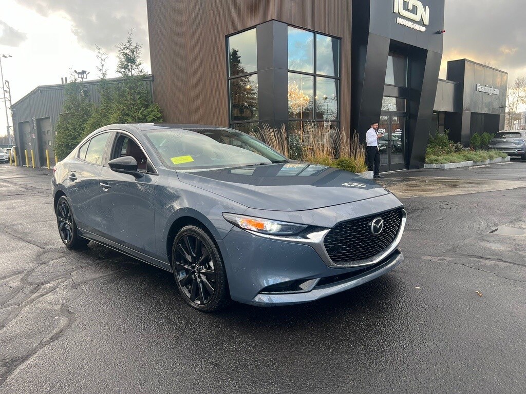 2024 Mazda Mazda3 2.5 s Carbon photo 3