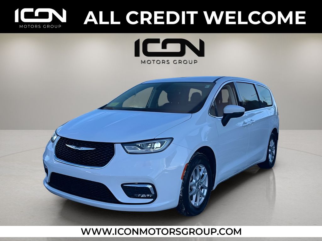 2023 Chrysler Pacifica Touring L's photo