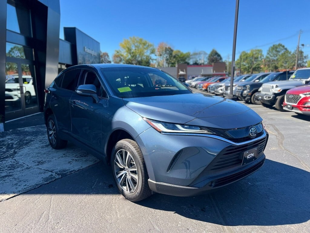2024 Toyota Venza LE photo 3