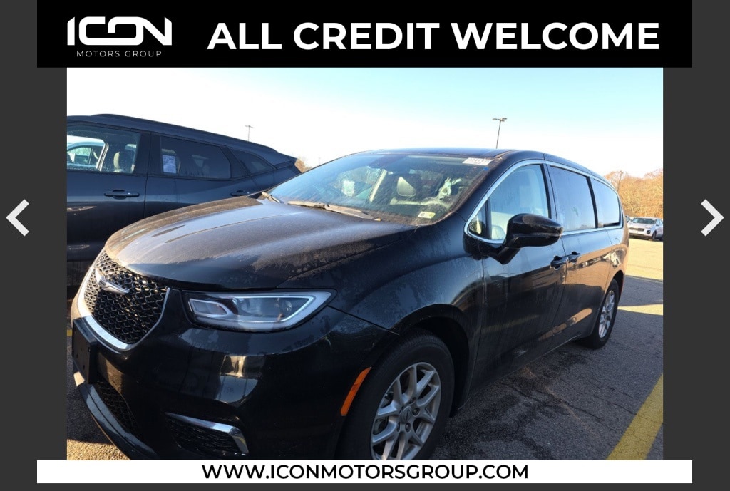 2024 Chrysler Pacifica Touring L's photo