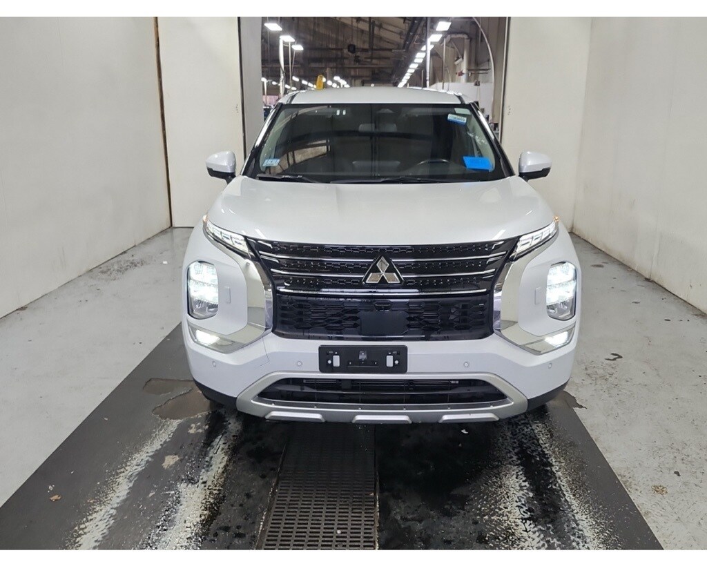 2023 Mitsubishi Outlander SE Black Edition Ralliart photo 3