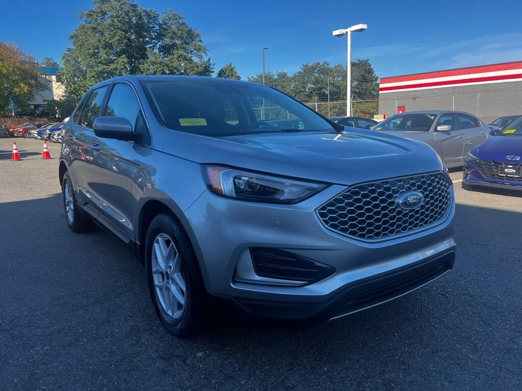 2023 Ford Edge SEL photo 3