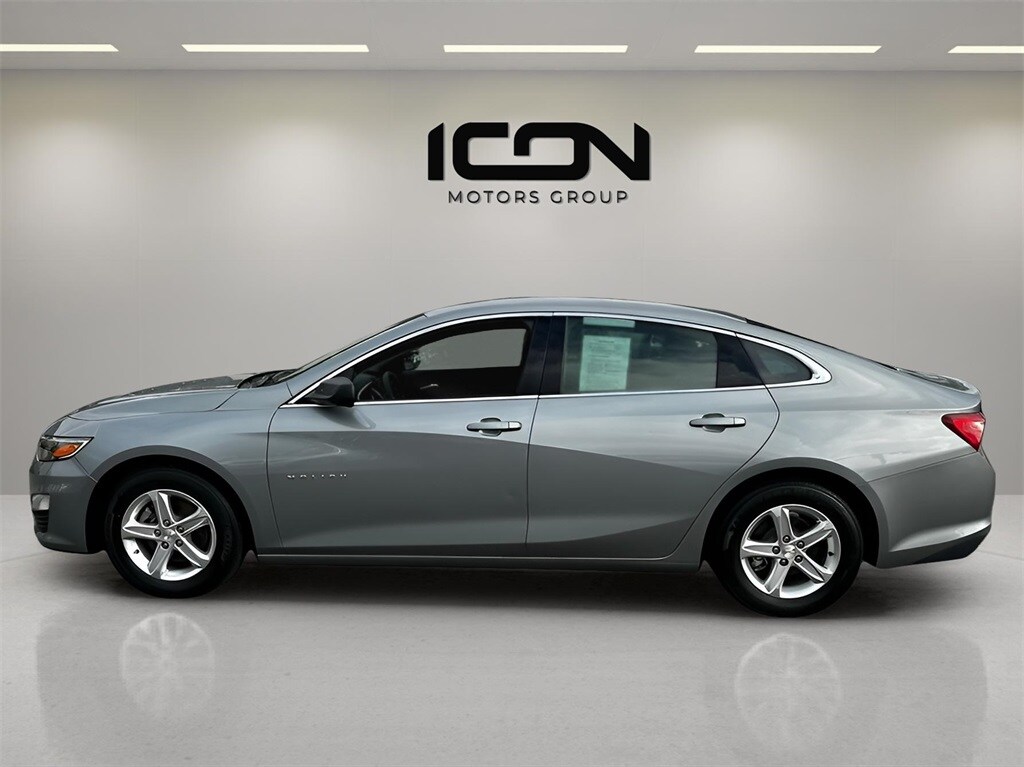 2023 Chevrolet Malibu 1LT photo 2