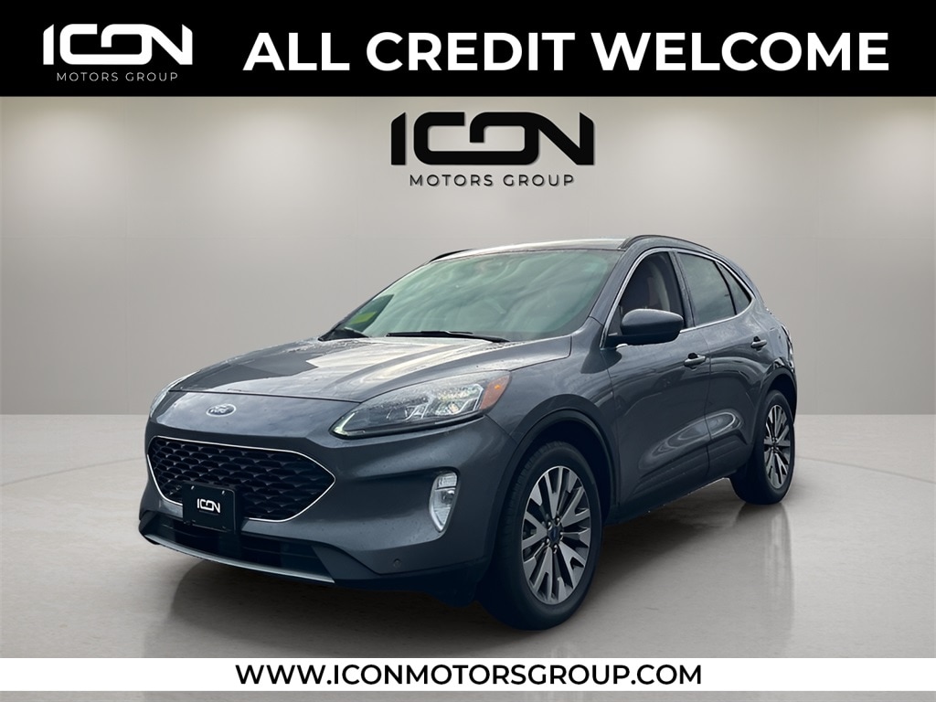 2022 Ford Escape Titanium's photo