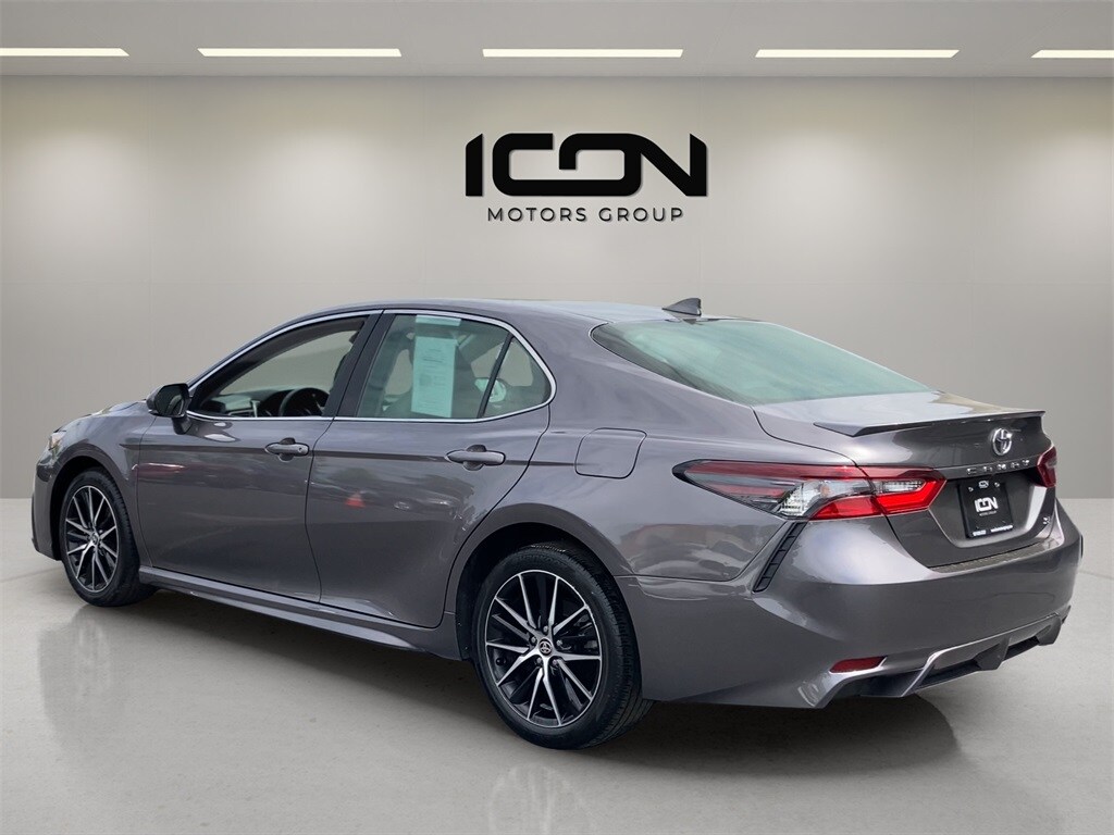 2023 Toyota Camry SE photo 3