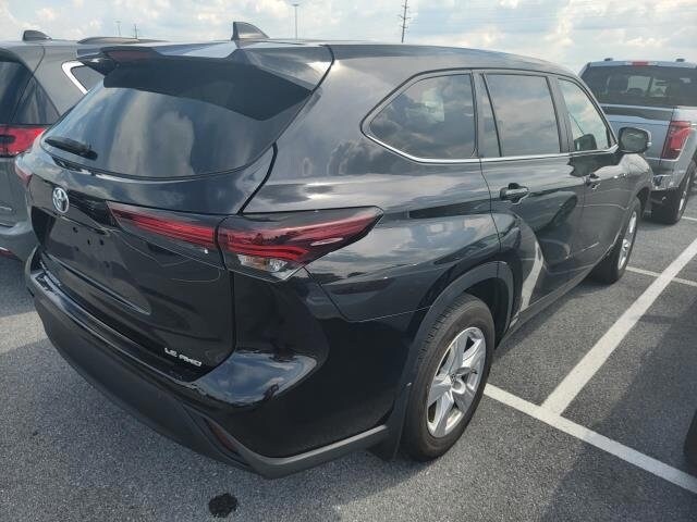 2024 Toyota Highlander LE photo 2