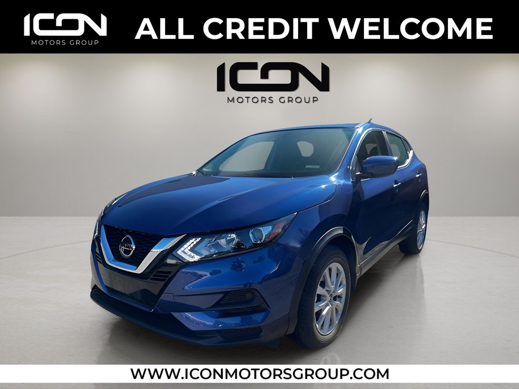 2022 Nissan Rogue Sport S's photo