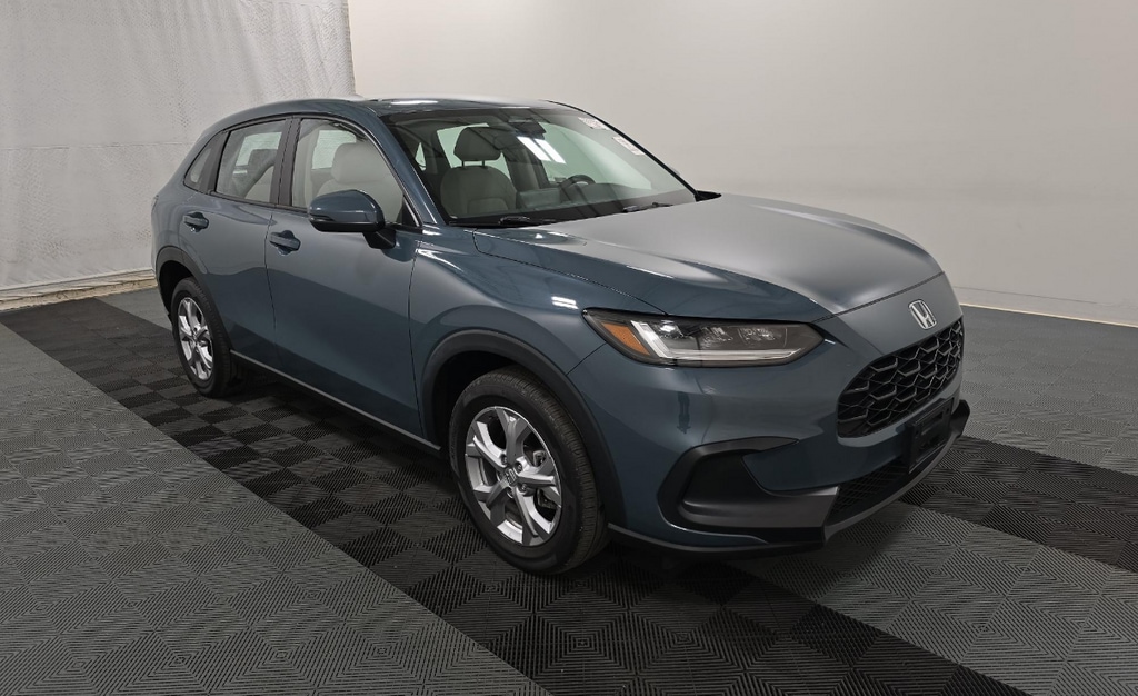 View vehicle photo 3