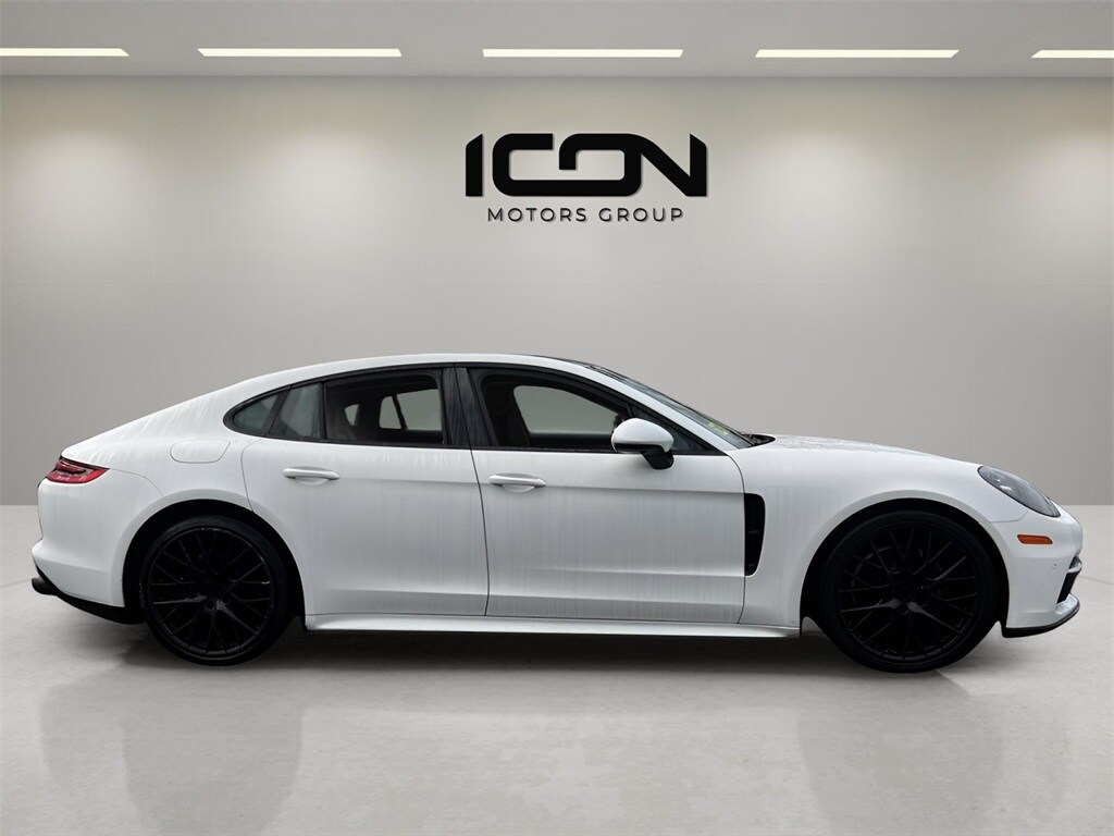 2018 Porsche Panamera Base 4 photo 4