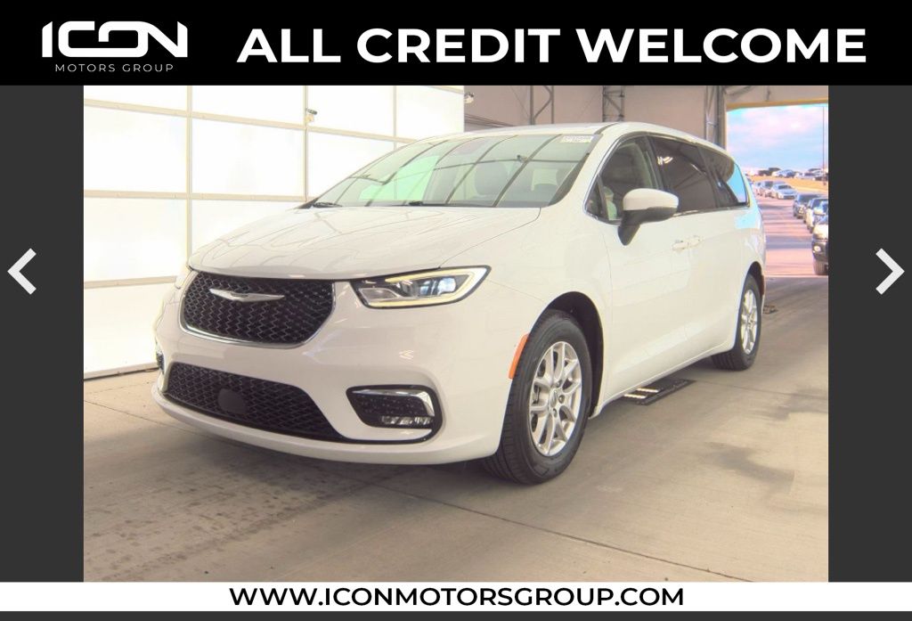 2023 Chrysler Pacifica Touring L's photo