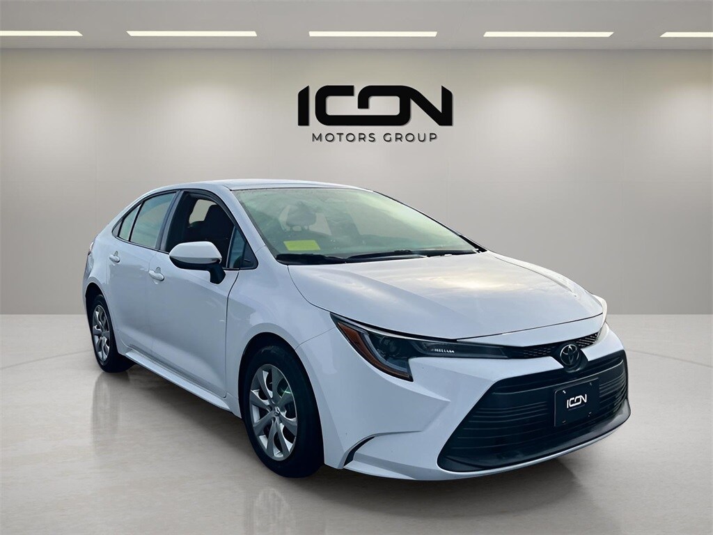 2024 Toyota Corolla LE photo 3