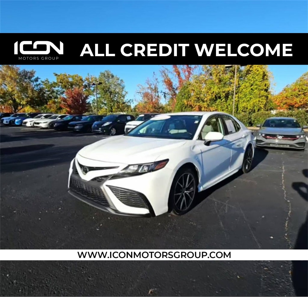 2023 Toyota Camry SE's photo