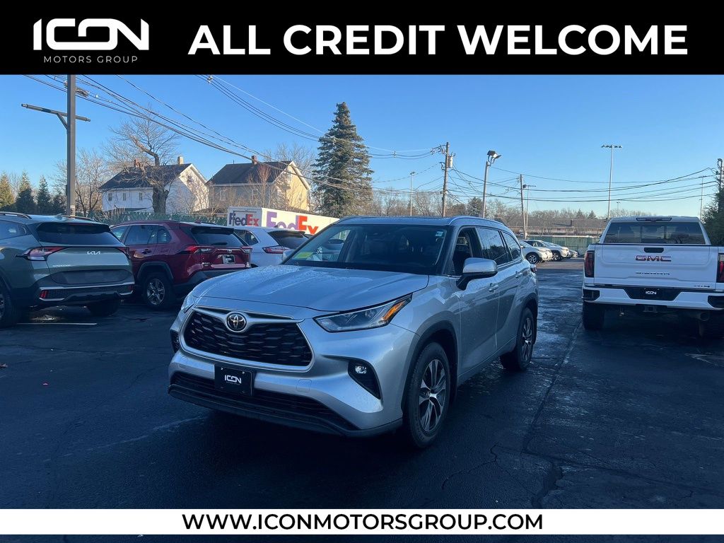 2021 Toyota Highlander XLE's photo