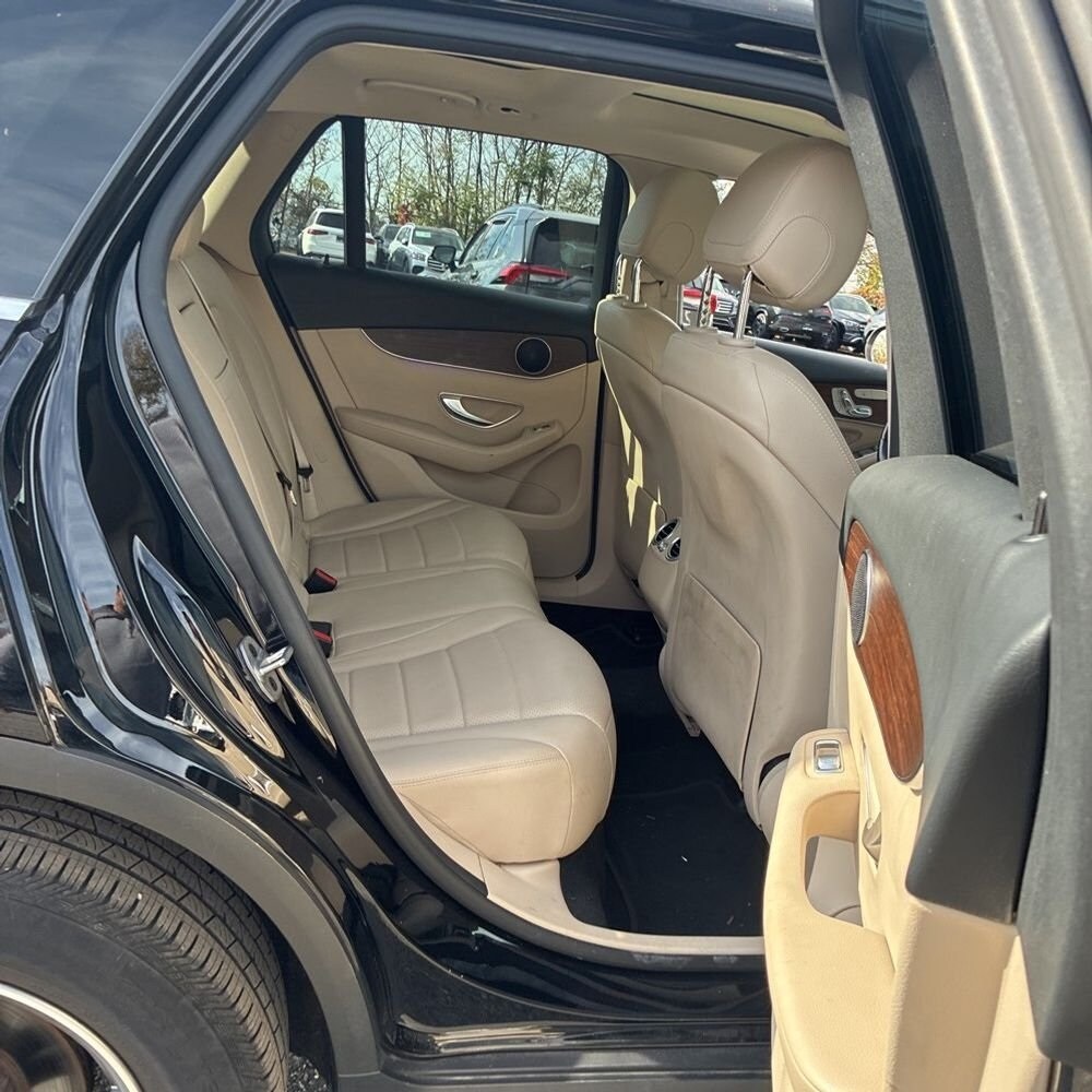 2022 Mercedes Benz GLC 300 4MATIC photo 3