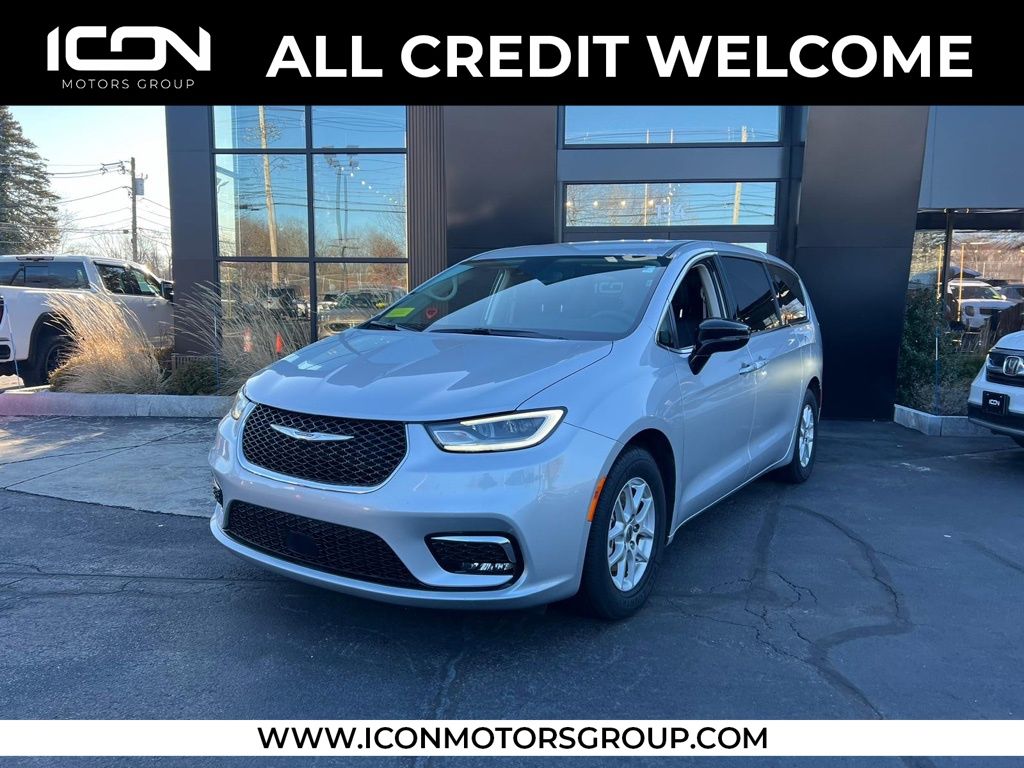 2024 Chrysler Pacifica Touring L's photo