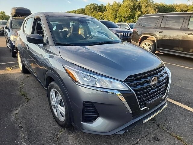 2024 Nissan Kicks S photo 2