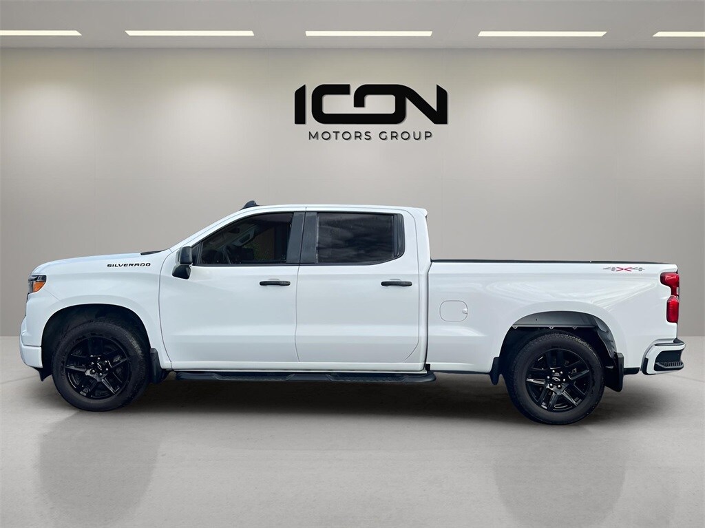 2023 Chevrolet Silverado 1500 Custom photo 2