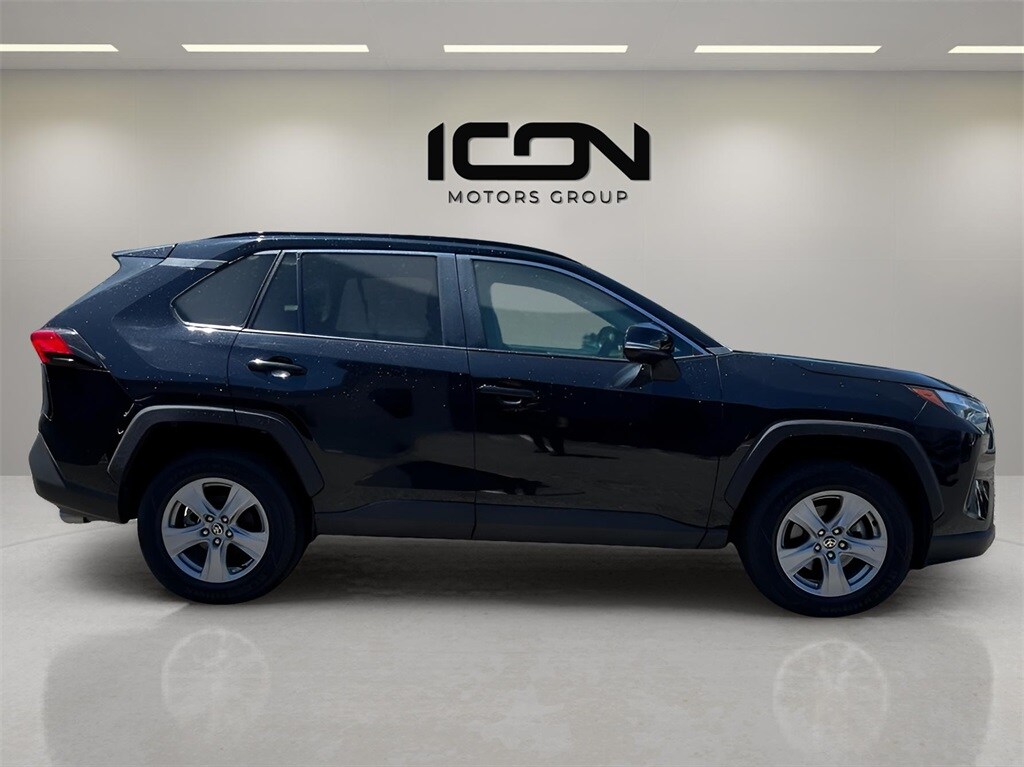 2023 Toyota RAV4 XLE photo 3