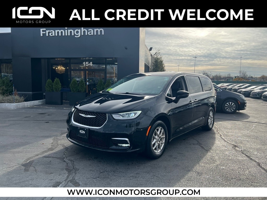 2024 Chrysler Pacifica Touring L's photo