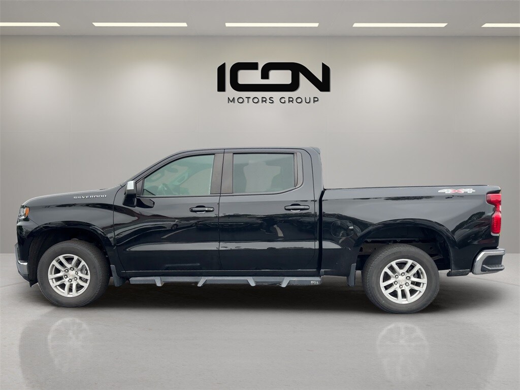 2022 Chevrolet Silverado 1500 LT photo 2