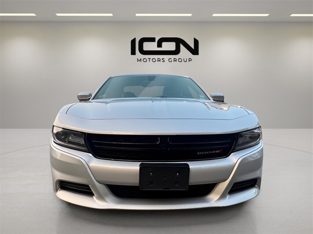 2019 Dodge Charger SXT photo 2