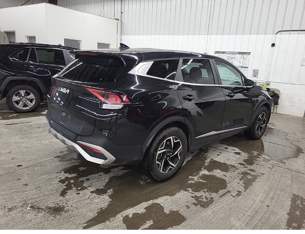 2024 Kia Sportage LX photo 2