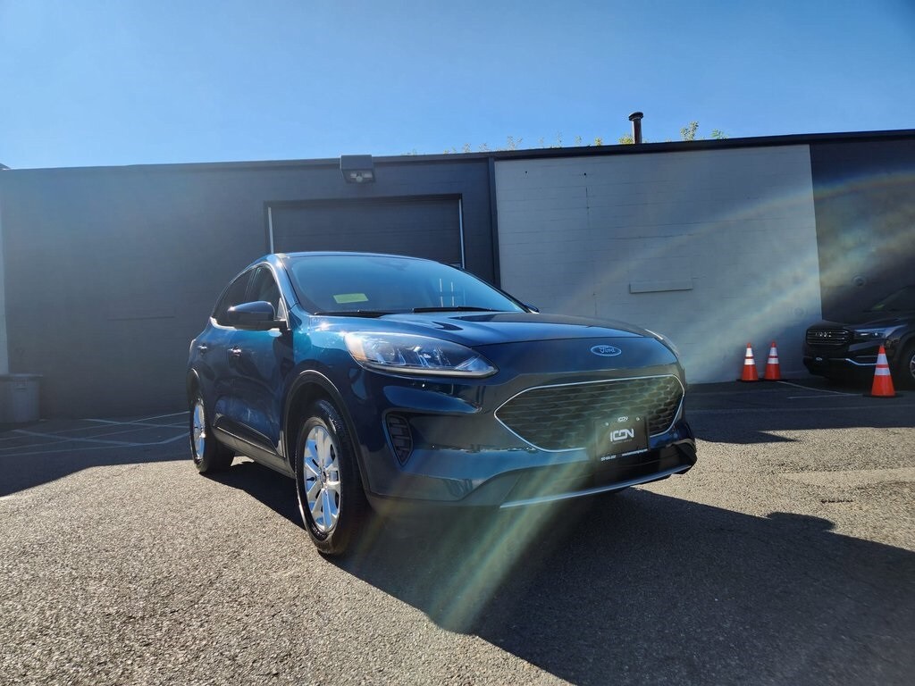 2020 Ford Escape SE photo 3