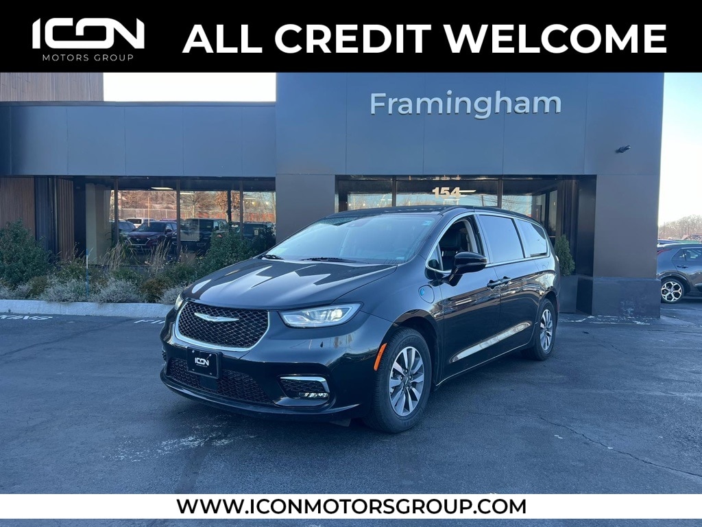 2024 Chrysler Pacifica PHEV Select's photo