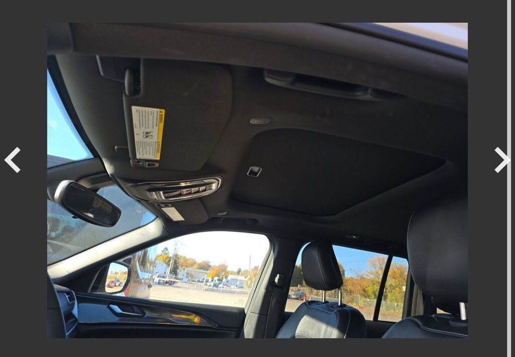 2023 Jeep Grand Cherokee Laredo Altitude photo 3