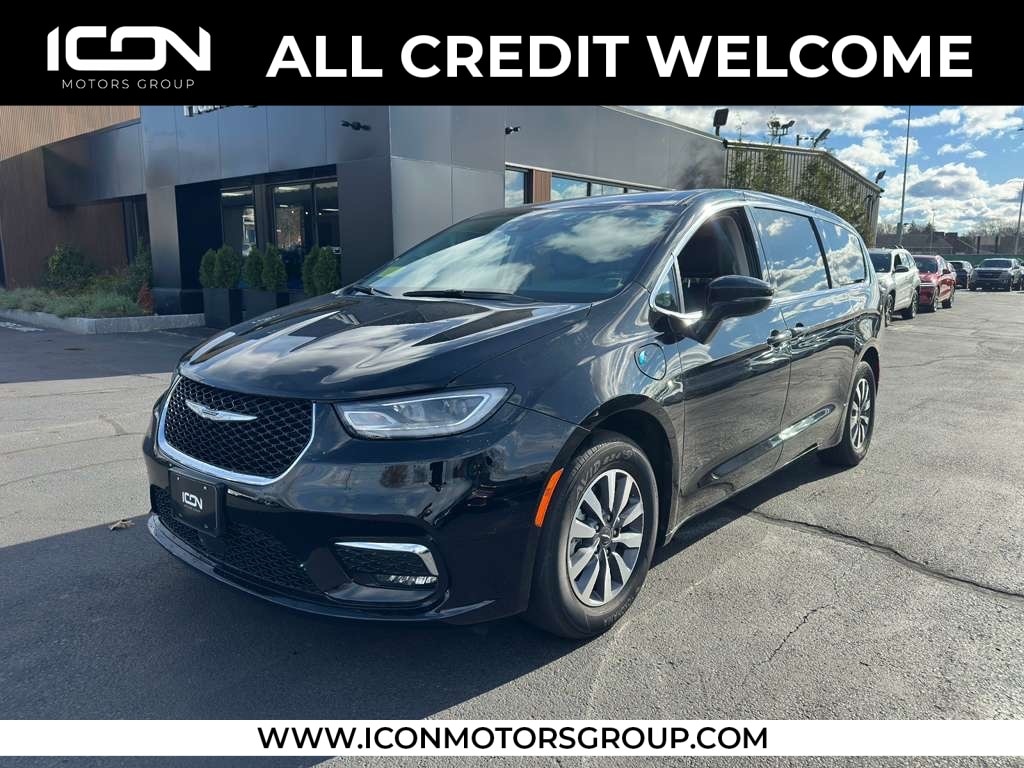 2024 Chrysler Pacifica PHEV Select's photo