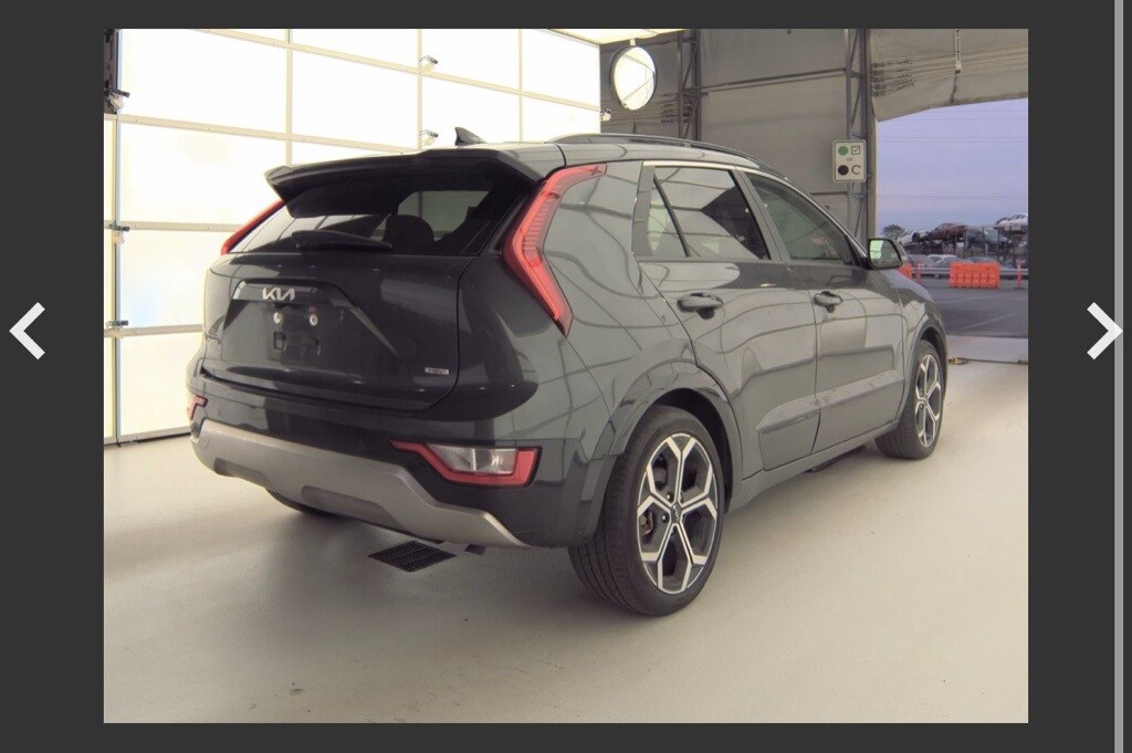2023 Kia Niro EX Touring photo 2