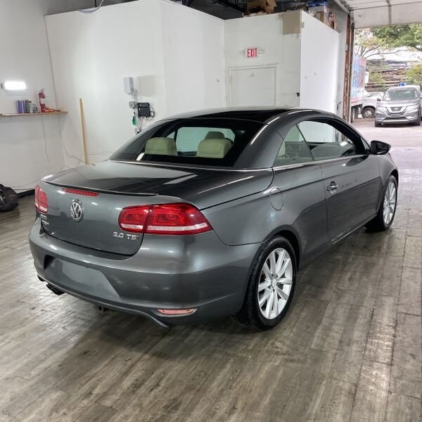 2015 Volkswagen Eos Komfort photo 2