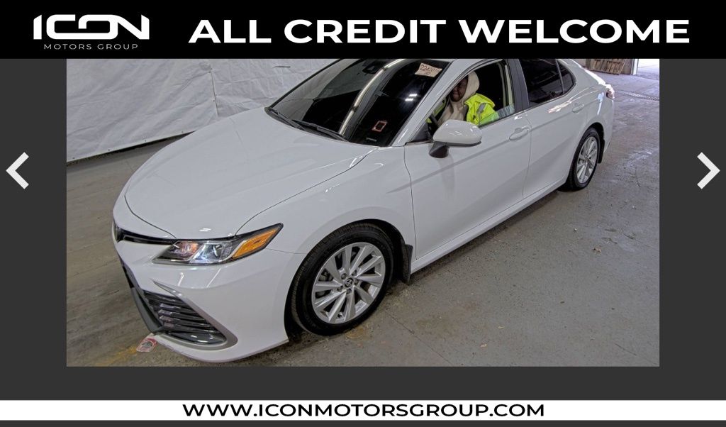 2024 Toyota Camry LE's photo