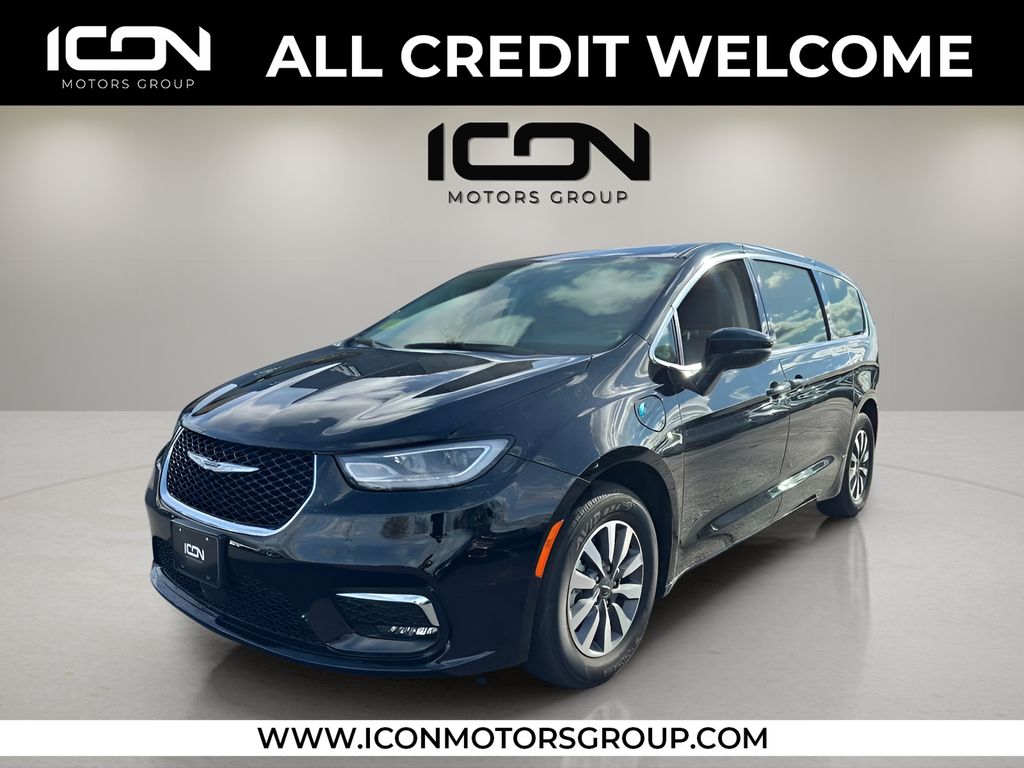 2024 Chrysler Pacifica PHEV Select's photo