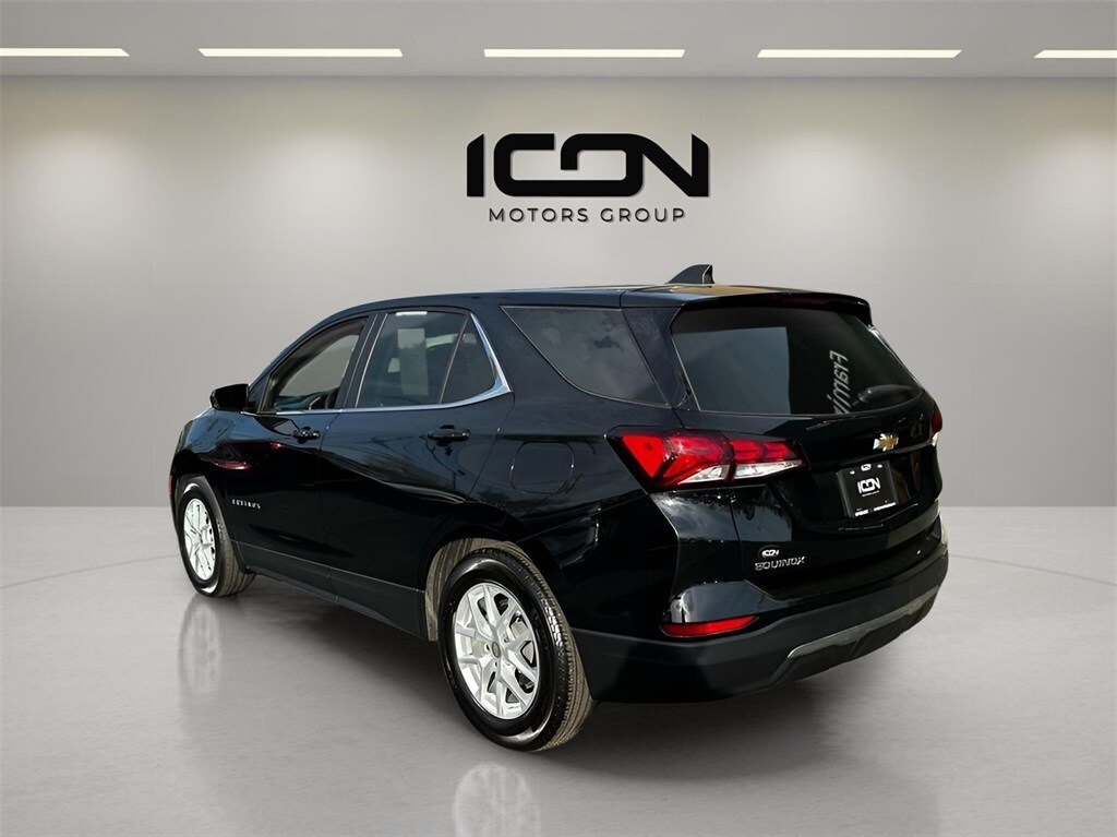 2023 Chevrolet Equinox LT photo 2