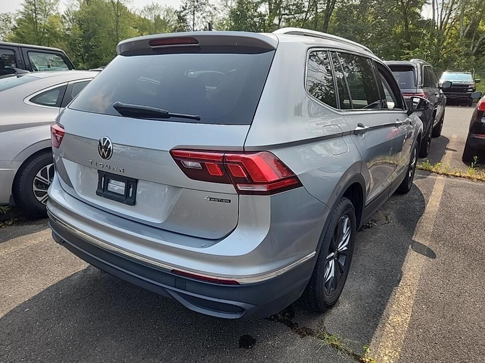 2022 Volkswagen Tiguan SE photo 2