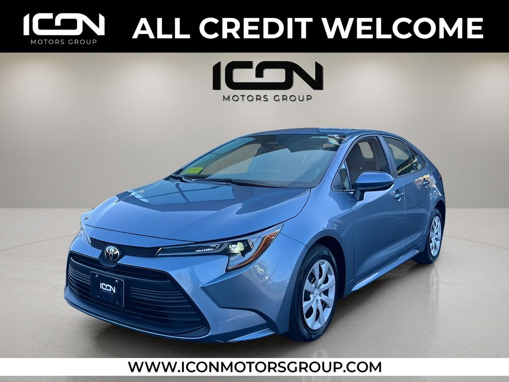 2024 Toyota Corolla LE's photo