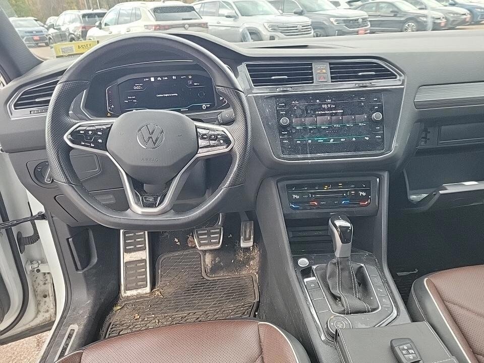 2022 Volkswagen Tiguan SEL Premium R-Line photo 2