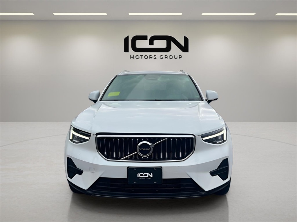 Used 2024 Volvo XC40 B5 Core SUV
