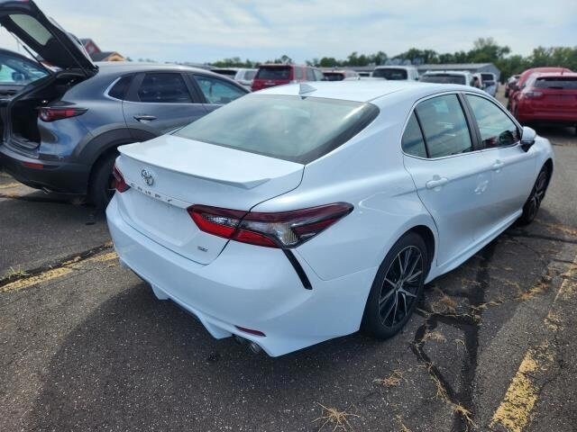2024 Toyota Camry SE photo 2