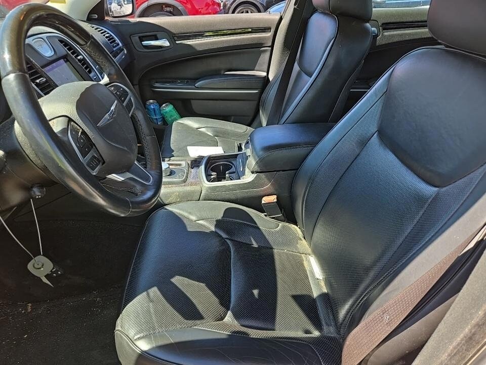 2019 Chrysler 300 Limited photo 2