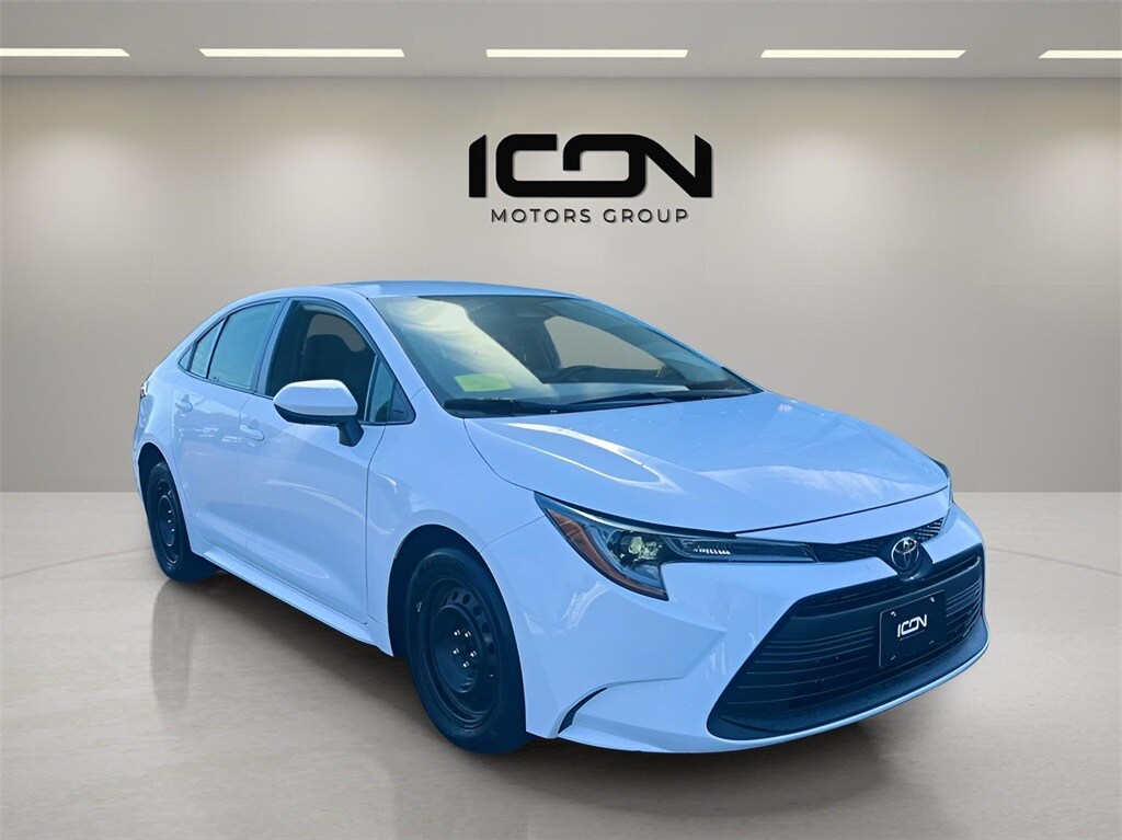 2024 Toyota Corolla LE photo 3