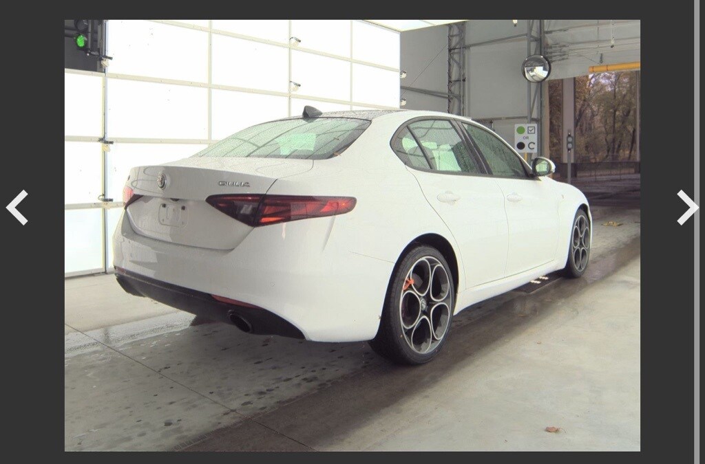 2022 Alfa Romeo Giulia Ti photo 2